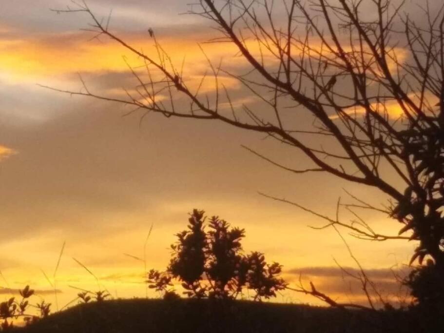 Chale Aconchegante Em Estancia Climatica Santo Antonio do Leite Luaran gambar