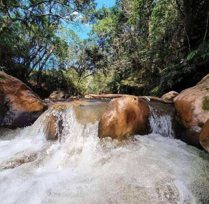 Chale Aconchegante Em Estancia Climatica Santo Antonio do Leite Luaran gambar